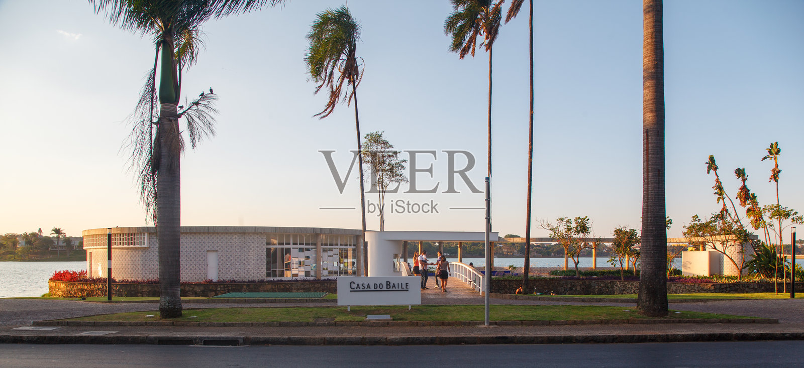 巴西贝洛哈里桑塔的潘普利哈,奥斯卡·尼迈耶设计的现代建筑——舞会之家照片摄影图片