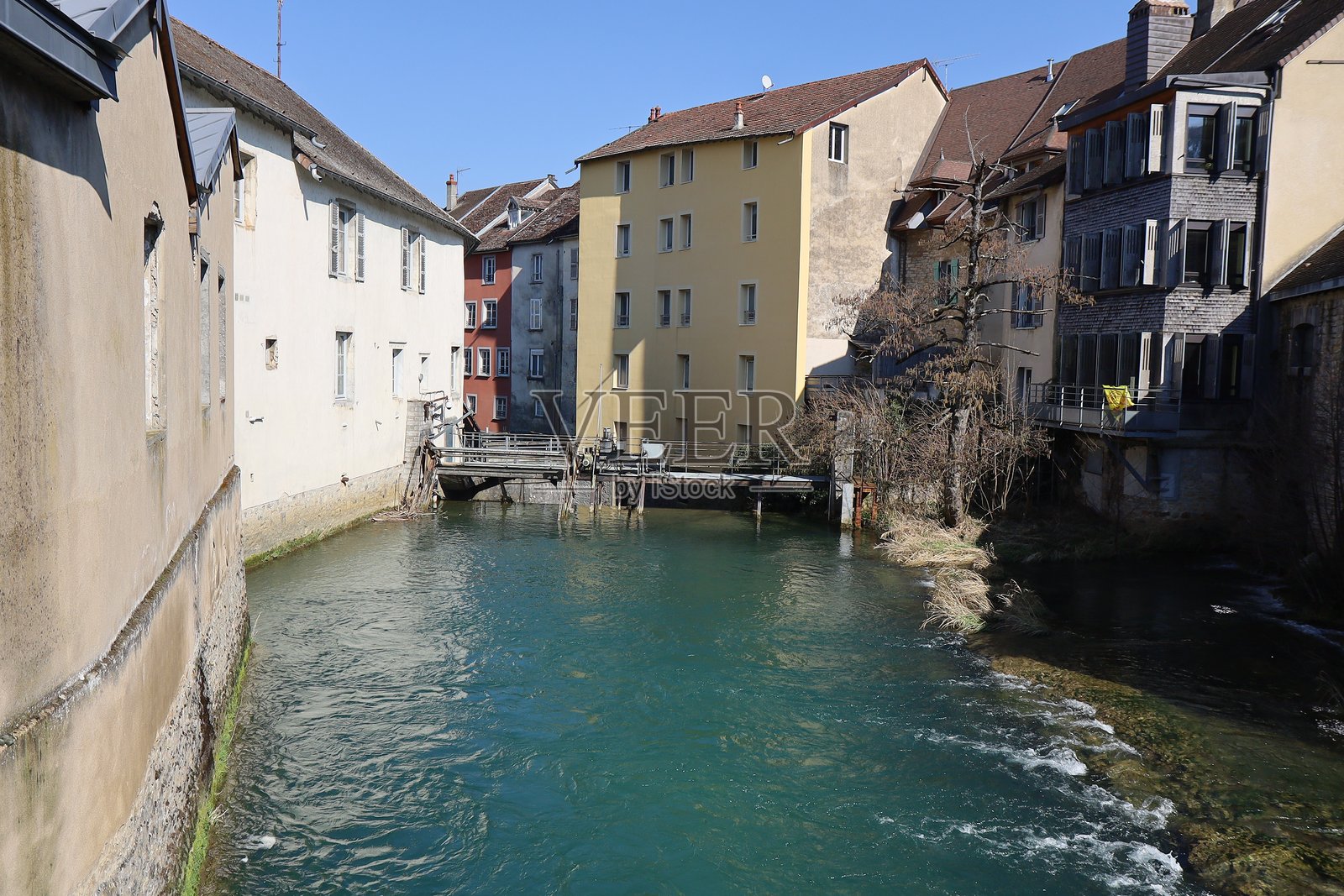 阿尔博瓦市的库伊桑河照片摄影图片