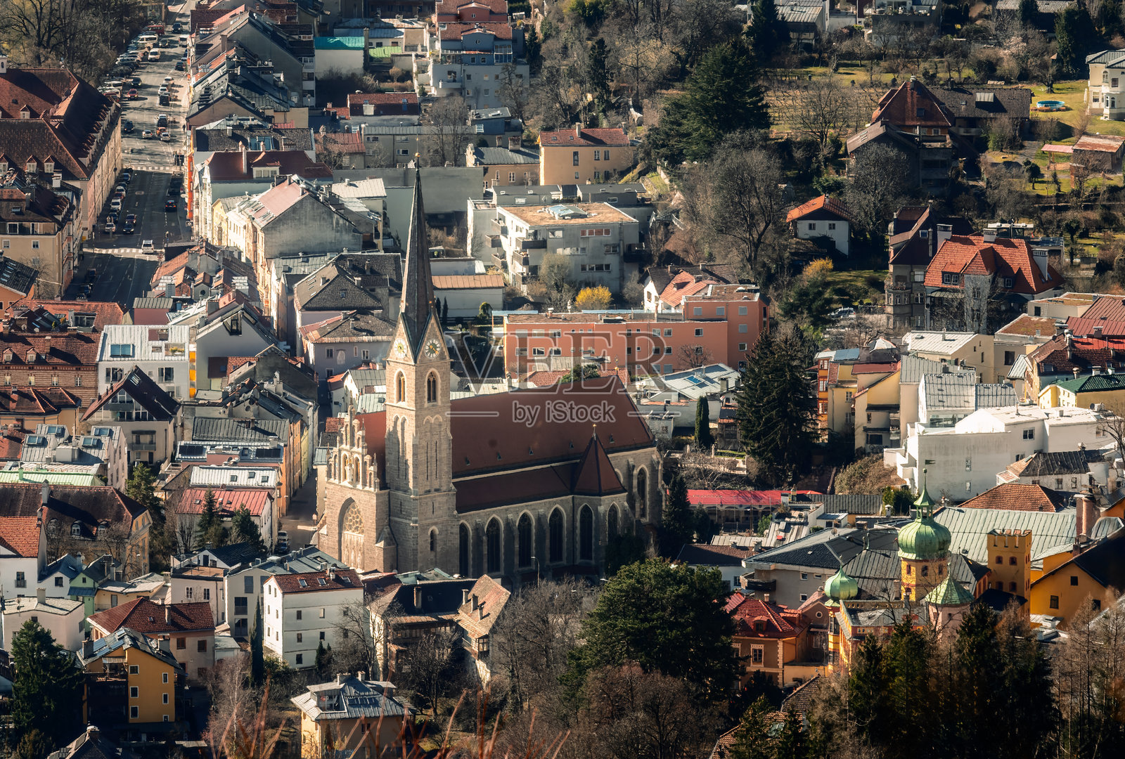 因斯布鲁克圣尼古拉斯教堂的鸟瞰图照片摄影图片