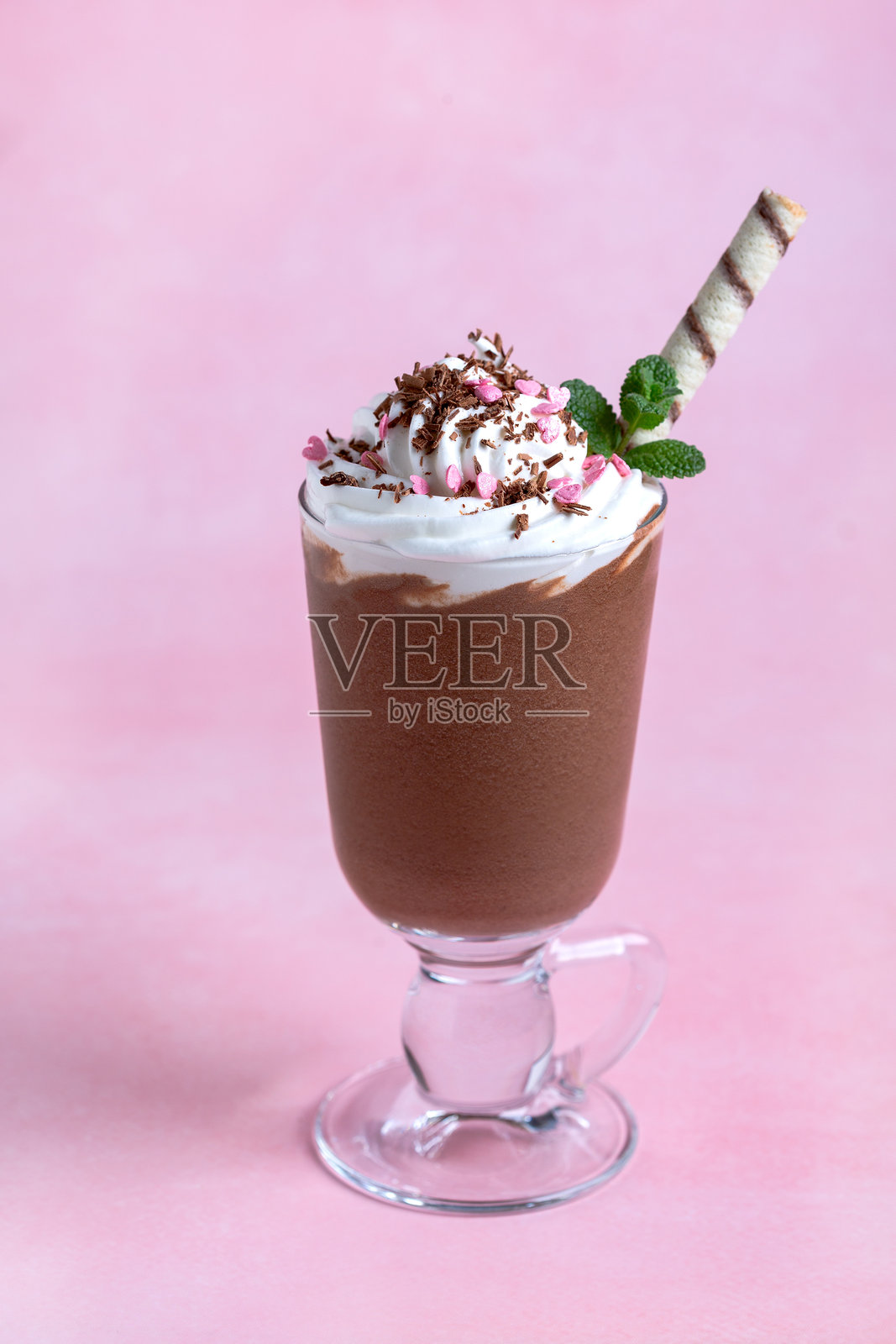 奶油巧克力饮料。照片摄影图片