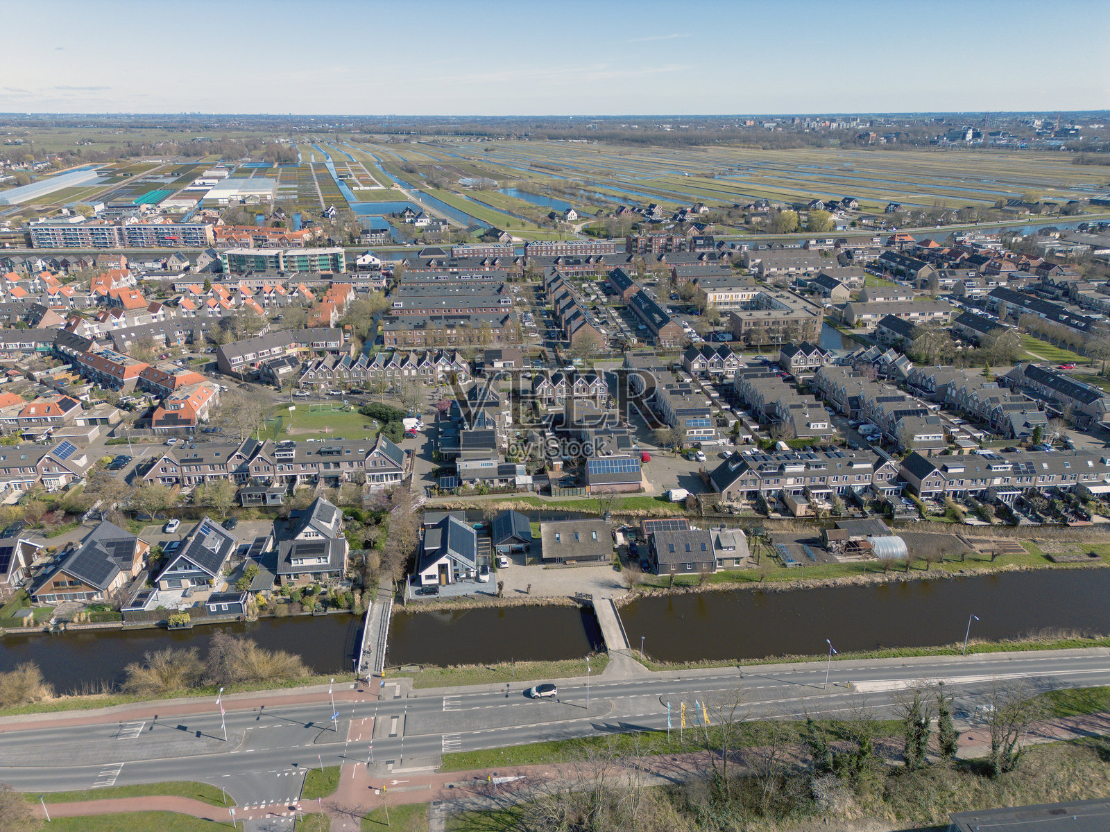 瓦丁克芬村南部沿着高乌运河的区域照片摄影图片