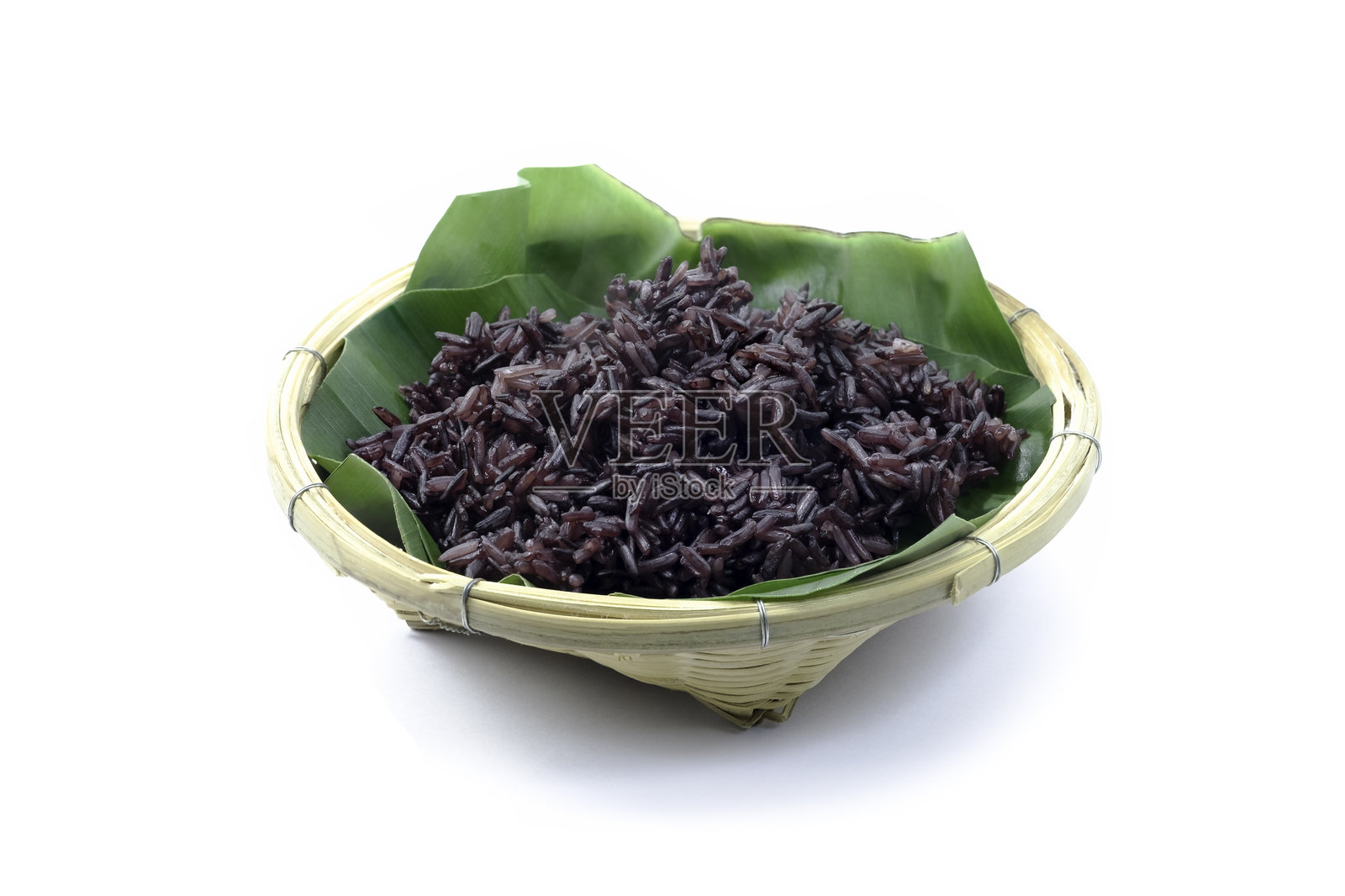 熟黑糯米是一种属于稻属（Oryza sativa L.）的米，因其含有一种名为花青素的色素而呈现出标志性的黑紫色，花青素具有强大的抗氧化特性。照片摄影图片