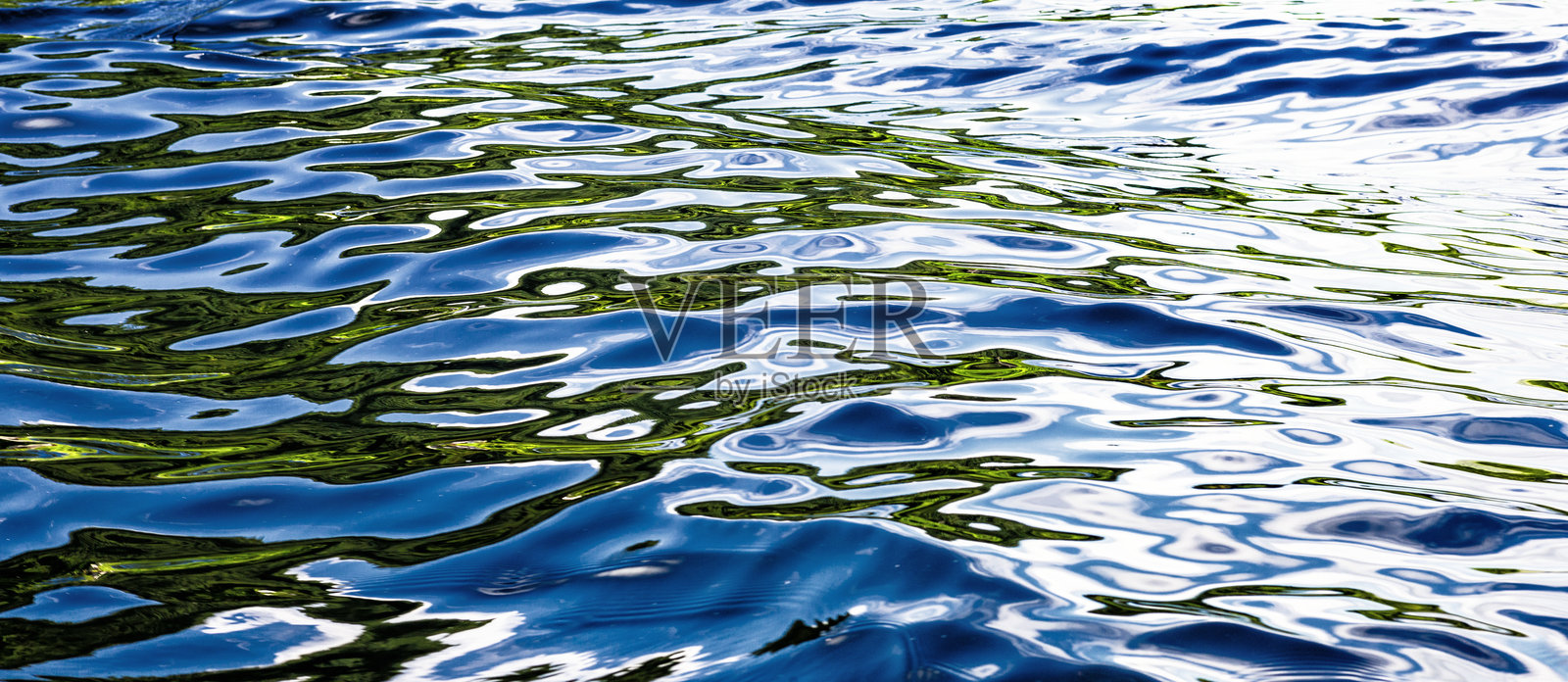 温柔闪亮的波浪照片摄影图片