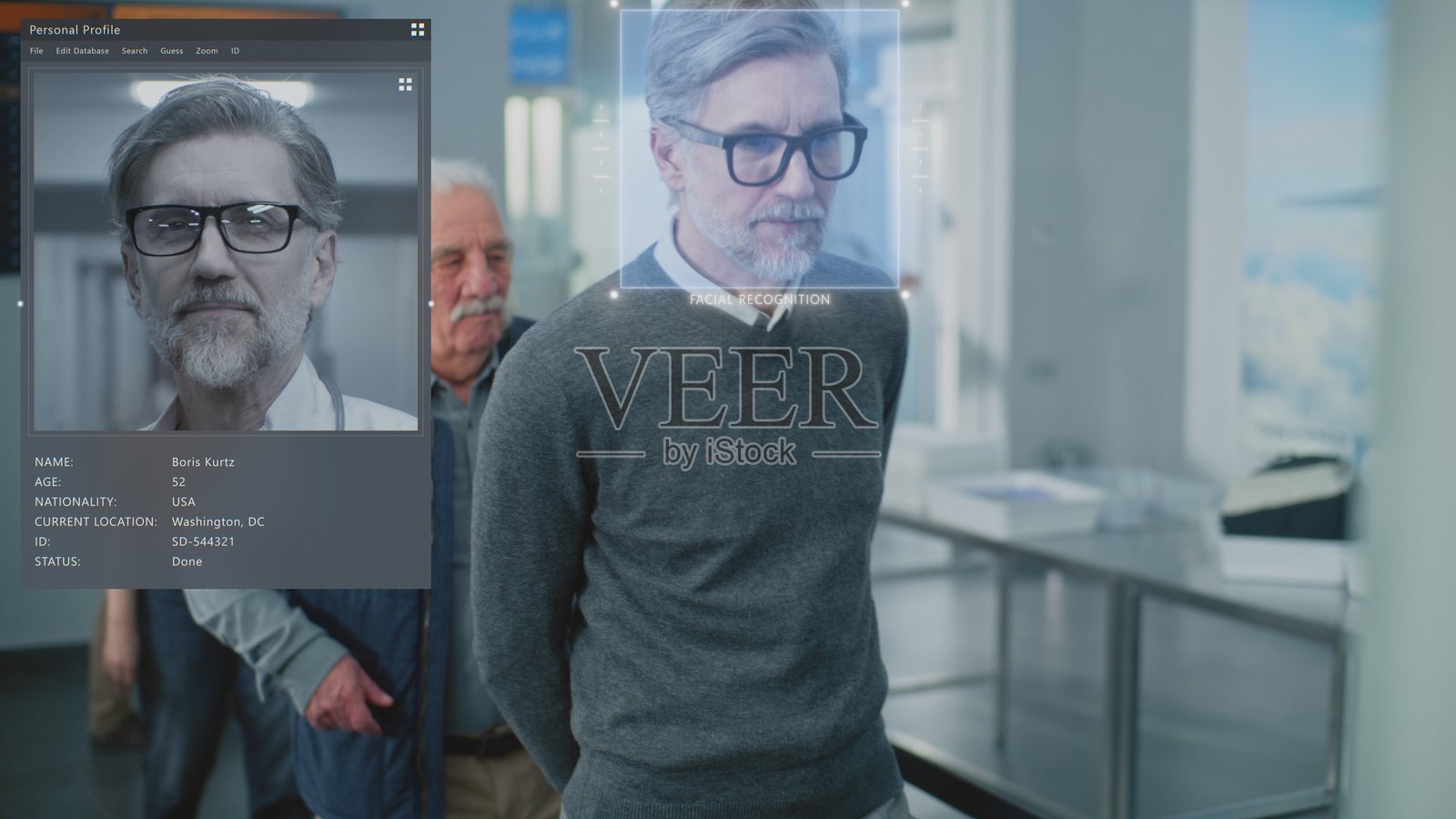 在机场航站楼，排队通过生物识别人工智能面部识别的多样化人群照片摄影图片