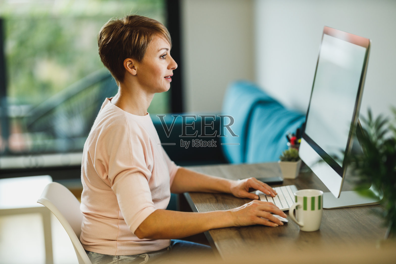 在家工作照片摄影图片