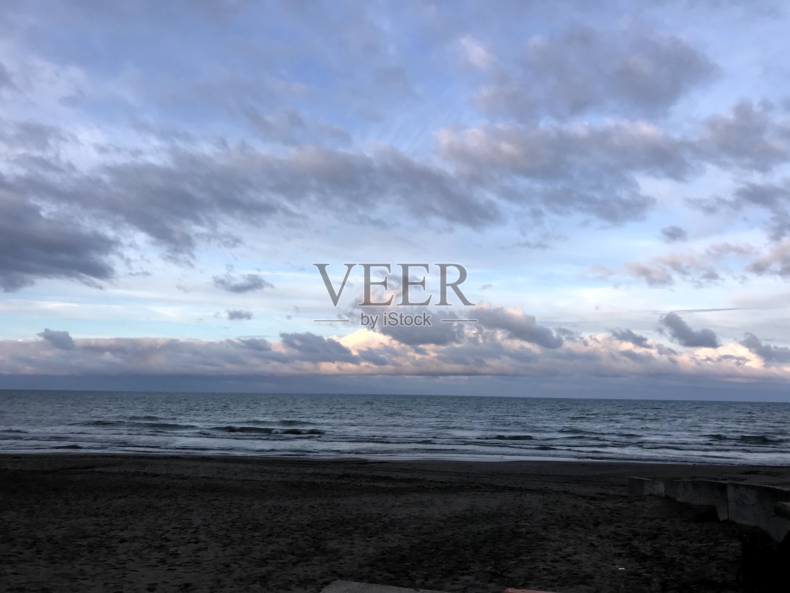 海滩、海洋和天空照片摄影图片