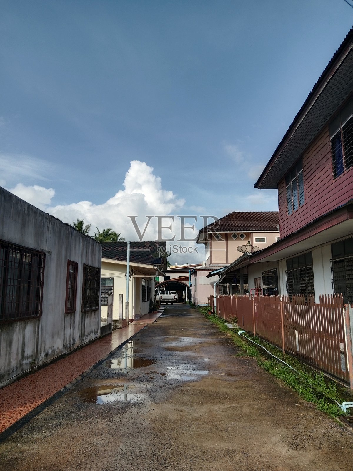 雨后的社区照片摄影图片