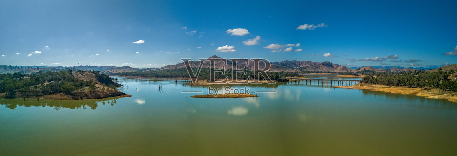 澳大利亚维多利亚州乡村的艾尔顿湖 - 邦尼杜恩。空中视角。照片摄影图片