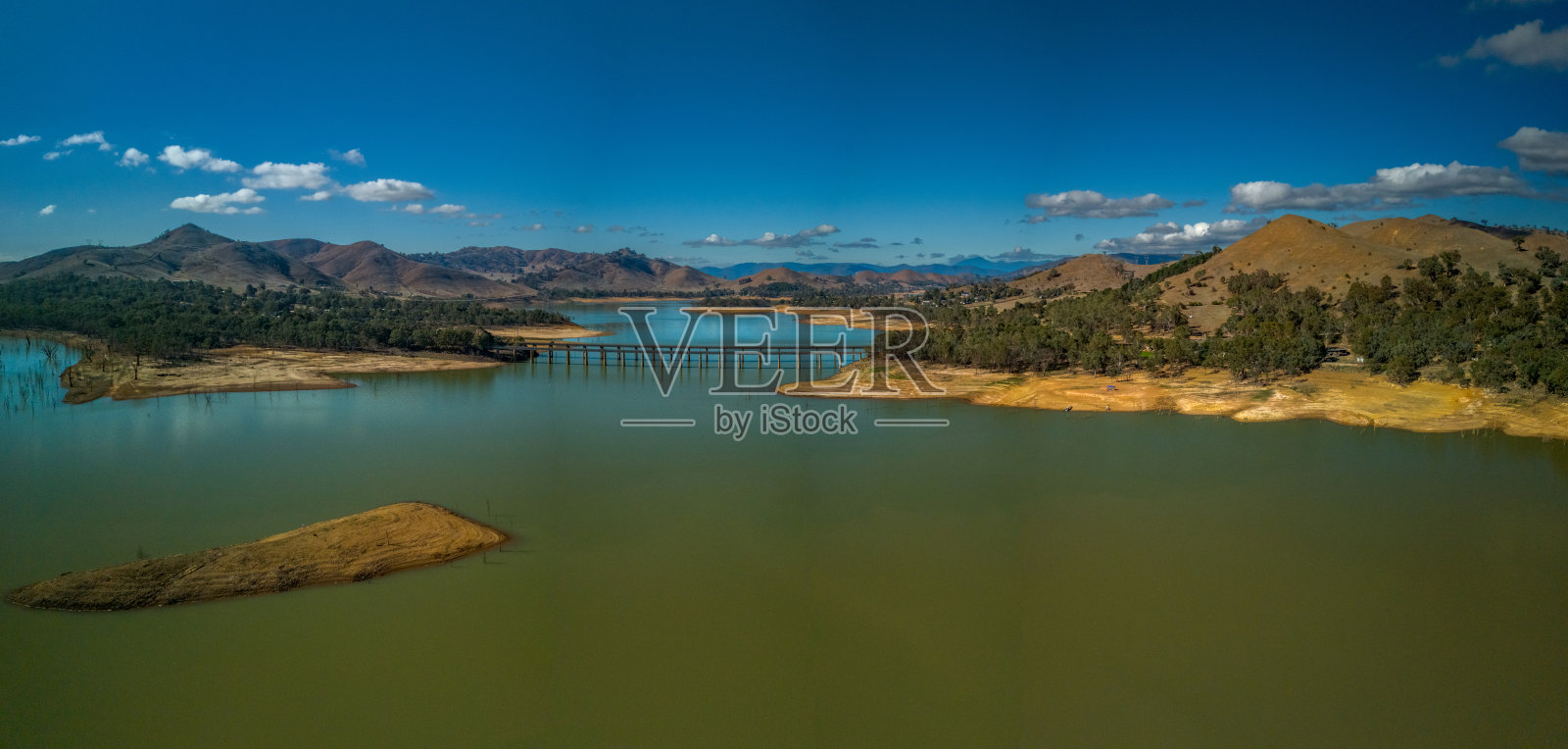 澳大利亚维多利亚州乡村的艾尔顿湖 - 邦尼敦。空中视角。照片摄影图片