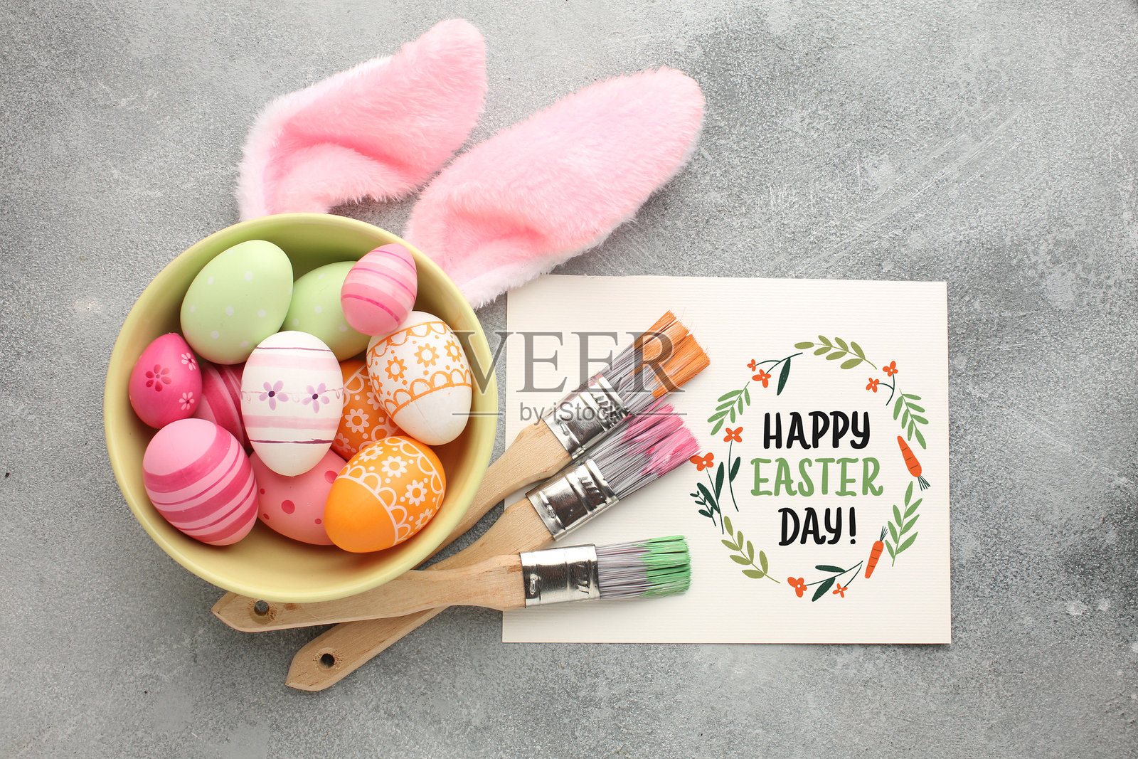 绘制复活节彩蛋的过程。为复活节做准备。照片摄影图片