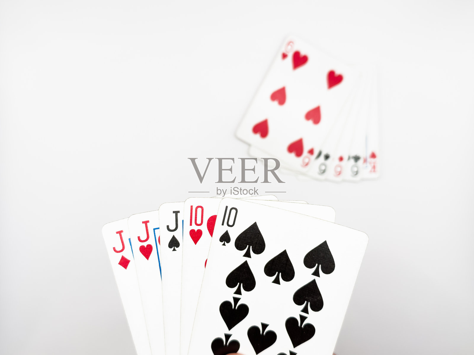 白色塑料扑克牌全垒打对手，背景为白色照片摄影图片