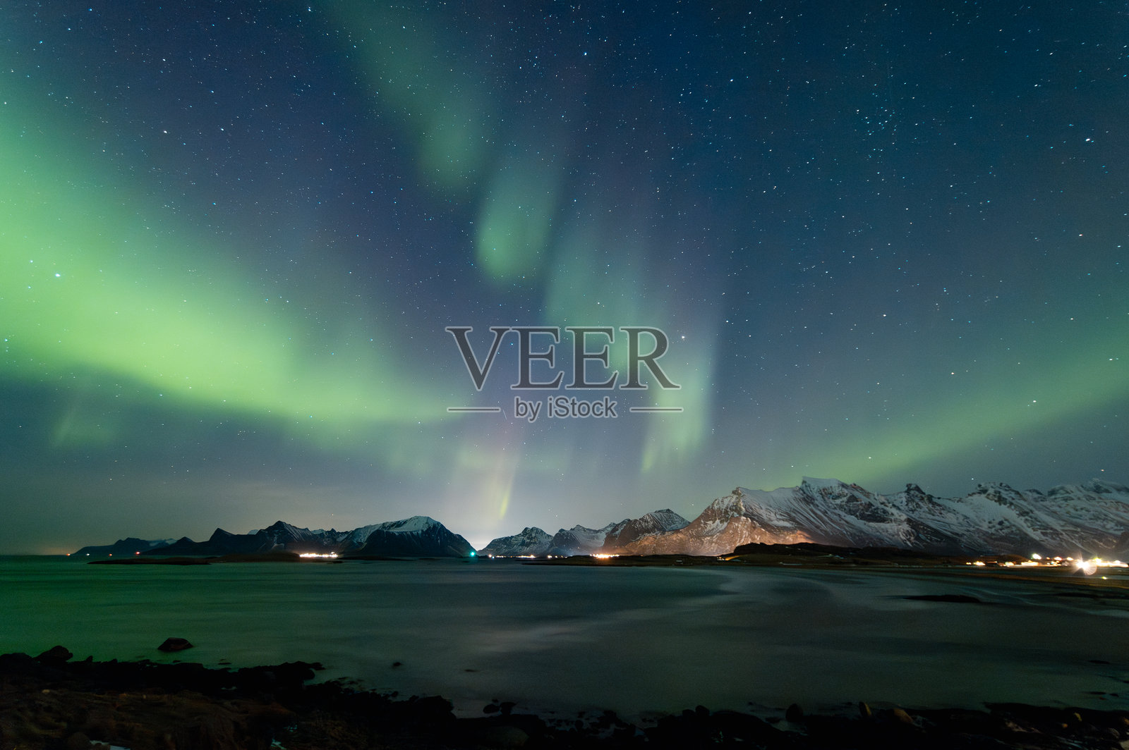 洛弗敦的北极光照片摄影图片