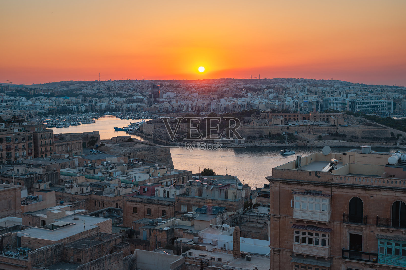 马耳他瓦莱塔的全景屋顶视图照片摄影图片