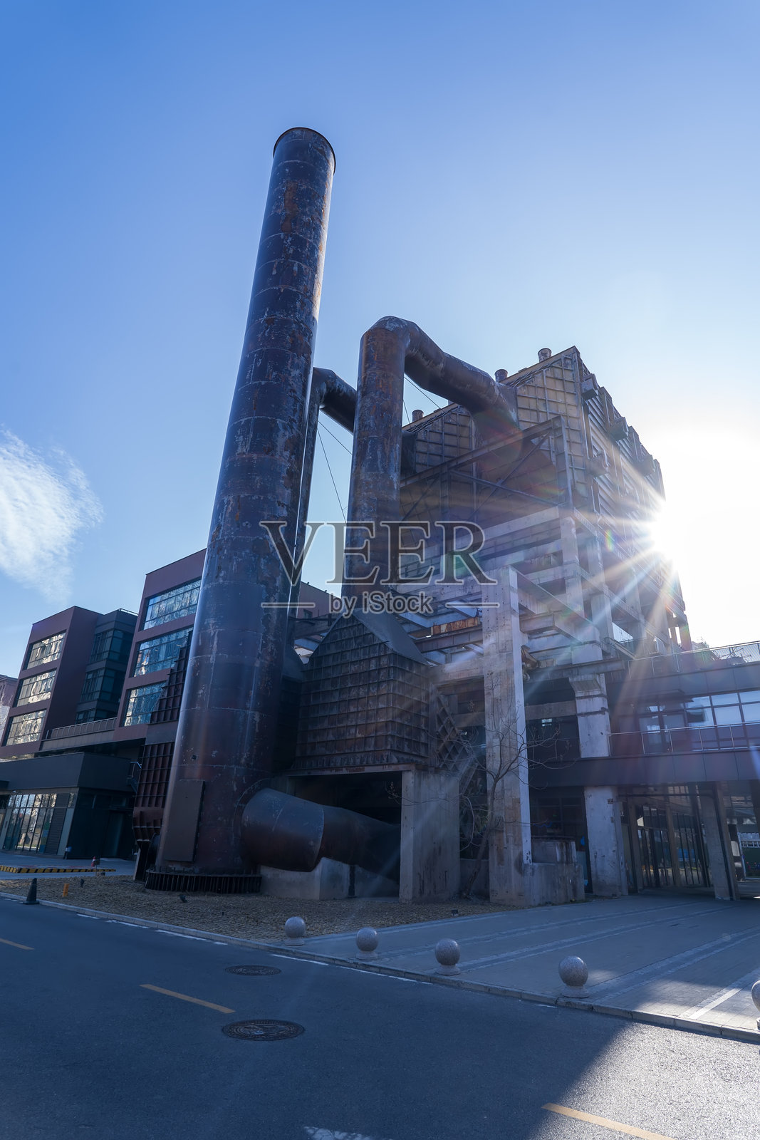 钢铁厂的设备，钢铁厂的车间和设备照片摄影图片