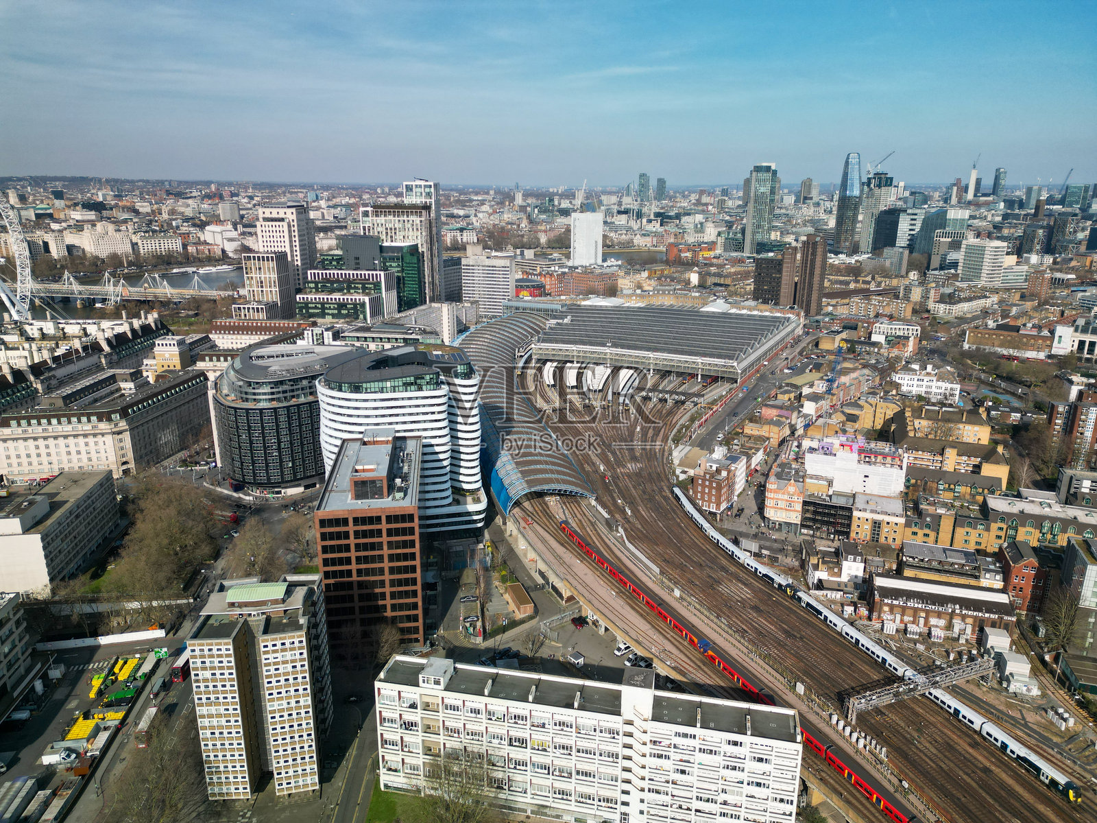 威斯敏斯特桥附近医院的航拍镜头照片摄影图片