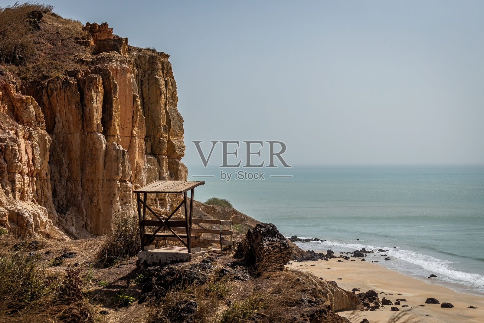 从悬崖俯瞰塞内加尔大西洋的波彭吉自然保护区照片摄影图片