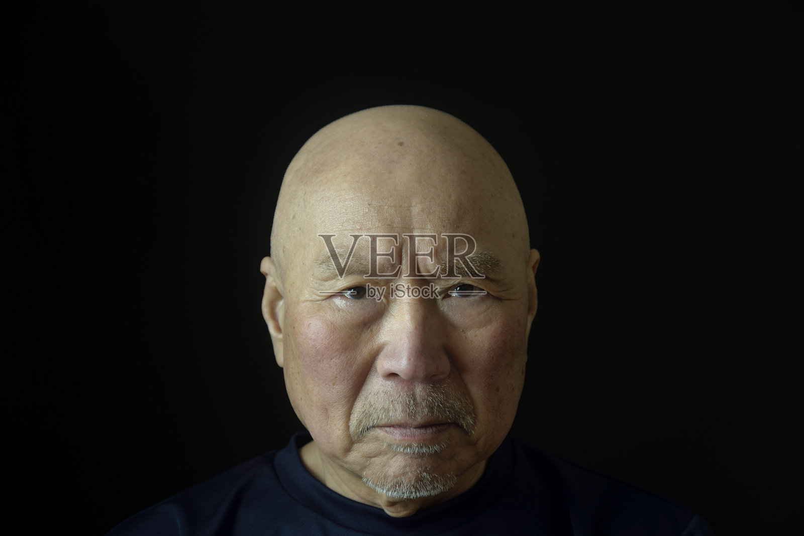 老年人忧虑的面部特写照片摄影图片