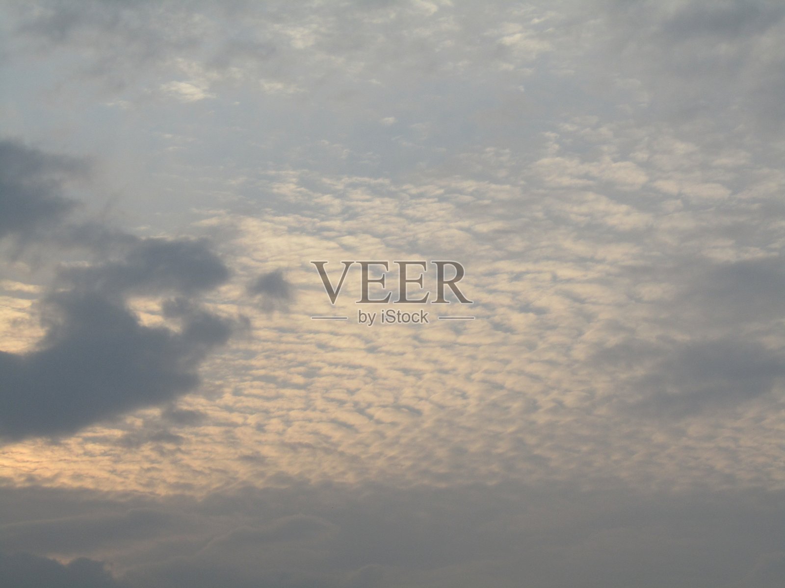 日本冬季孤独的黄昏天空照片摄影图片