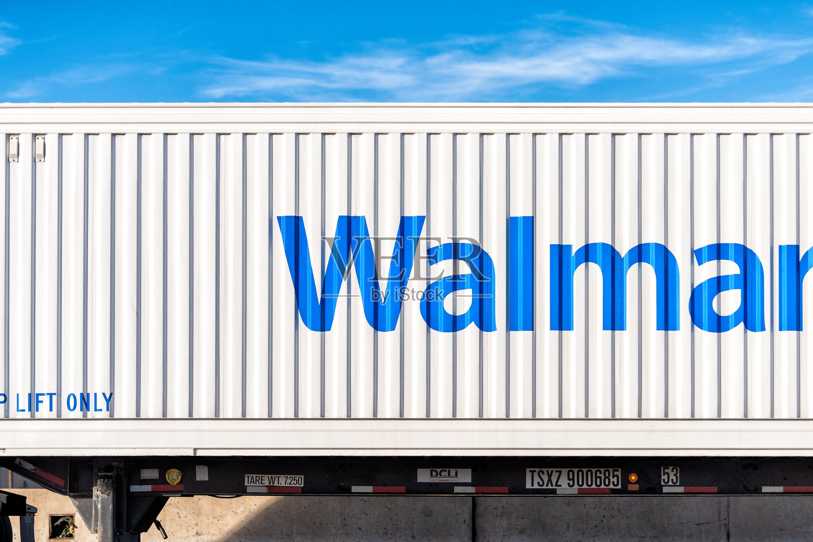 科罗拉多州市中心，火车运输上的沃尔玛集装箱外观照片摄影图片