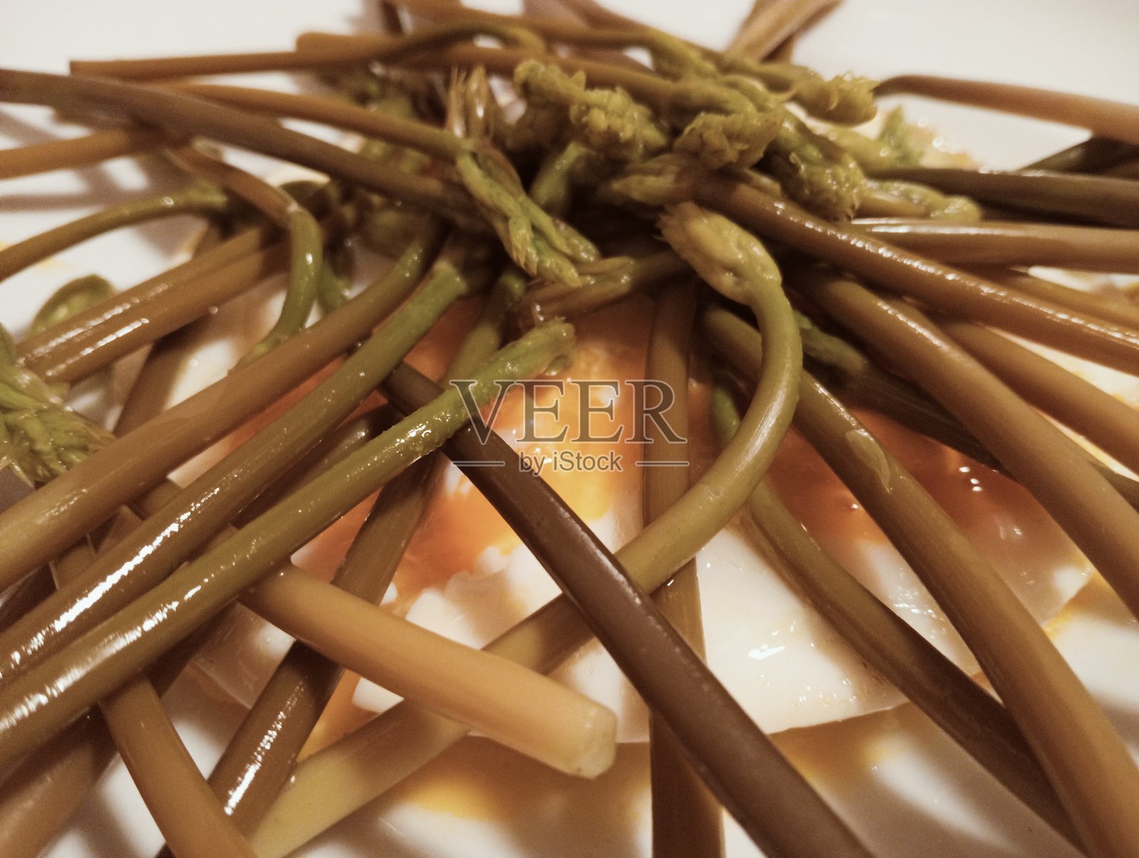 鸡蛋和芦笋照片摄影图片