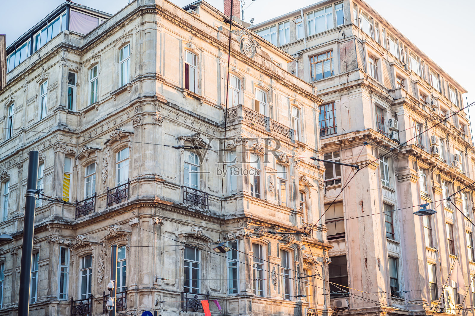 伊斯坦布尔建筑。市中心的老建筑照片摄影图片