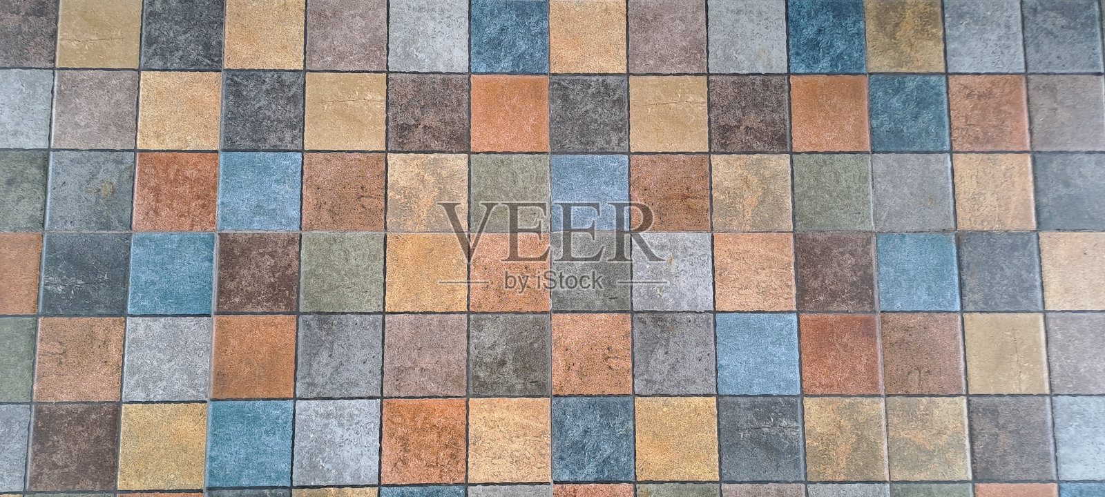 多彩复古风格的马赛克瓷砖墙照片摄影图片