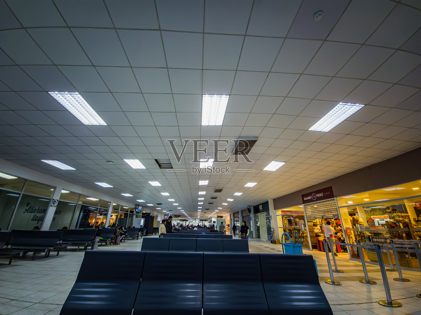 秘鲁库斯科国际机场的国内候机区内部景观照片摄影图片