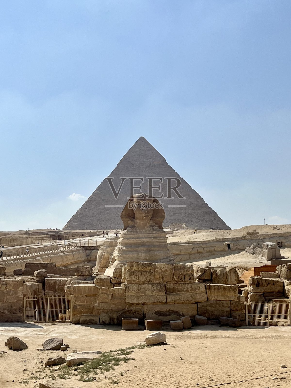 开罗，埃及的狮身人面像和吉萨金字塔照片摄影图片