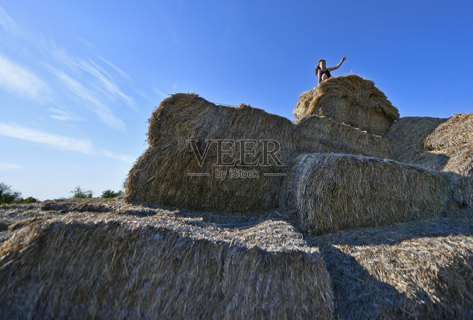 一个美丽的女孩，9岁。照片摄影图片