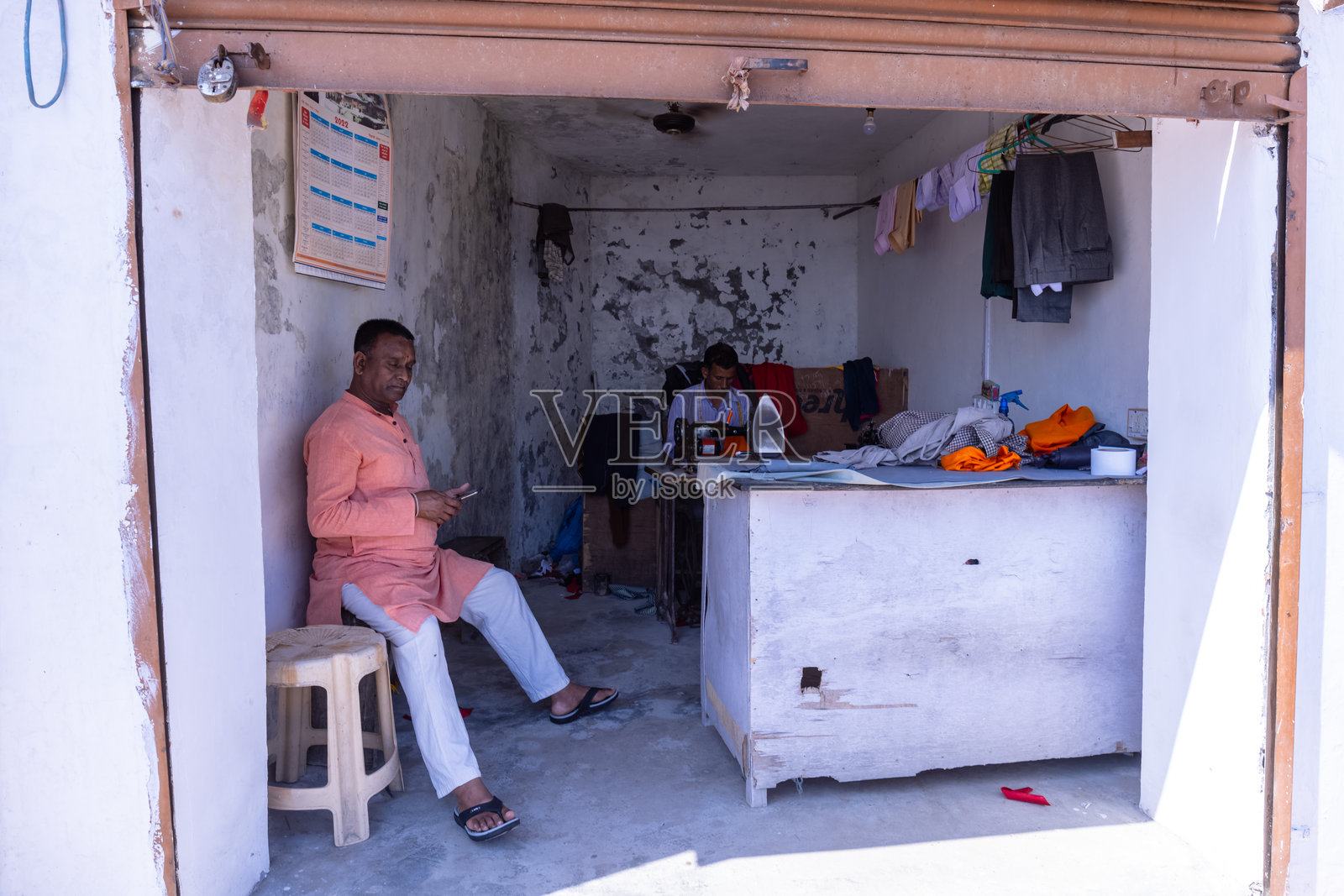 印度商店的店主照片摄影图片