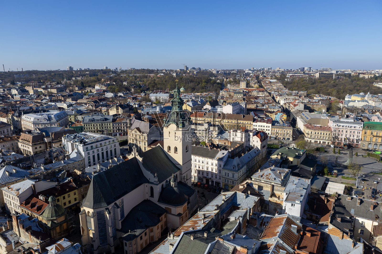 利沃夫老城区中心的景观照片摄影图片