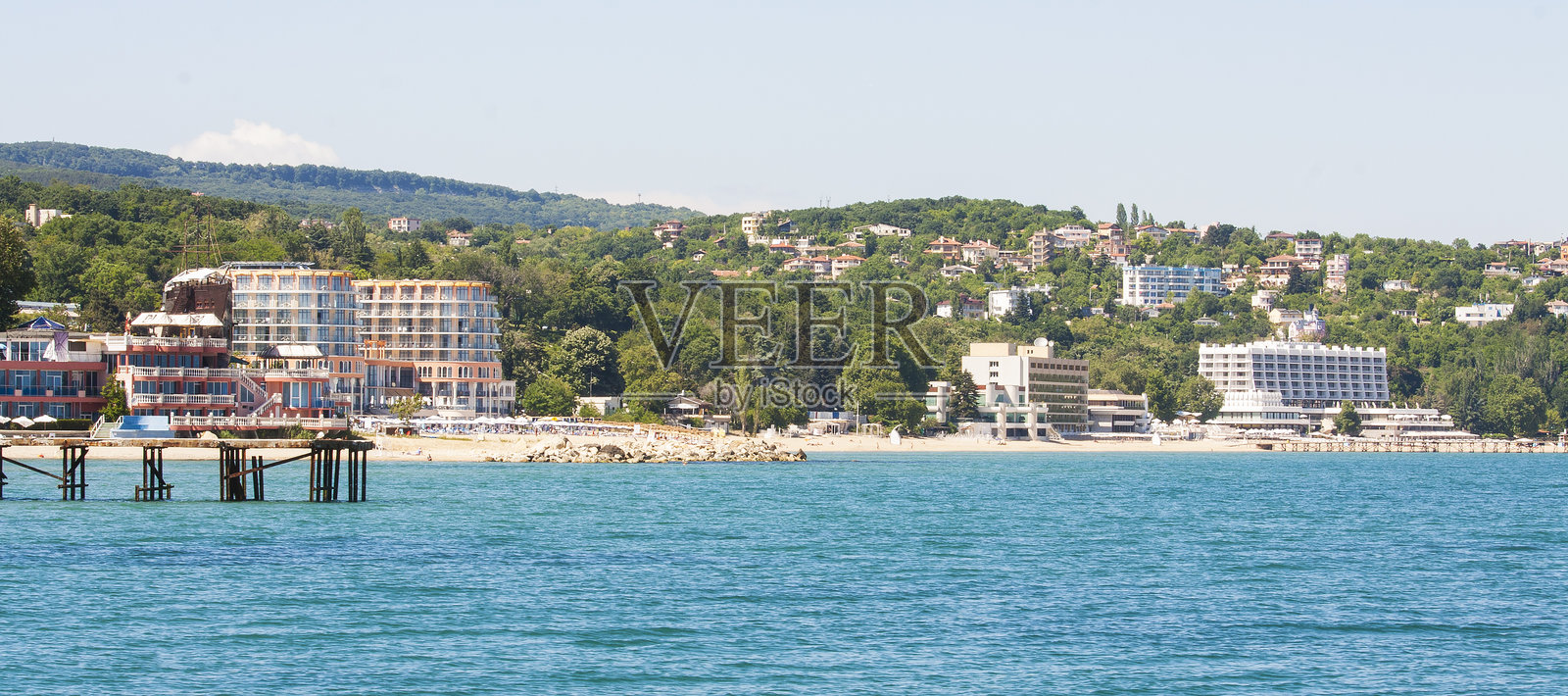 保加利亚圣康斯坦丁与海莲娜 - 2015年6月1日：海岸线与阿萨利亚、玛丽娜、宫殿酒店及海滩照片摄影图片