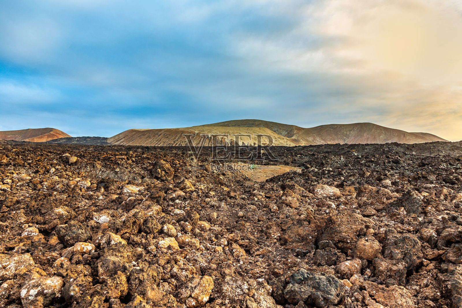 兰萨罗特的蒂曼法亚火山国家公园日落照片摄影图片