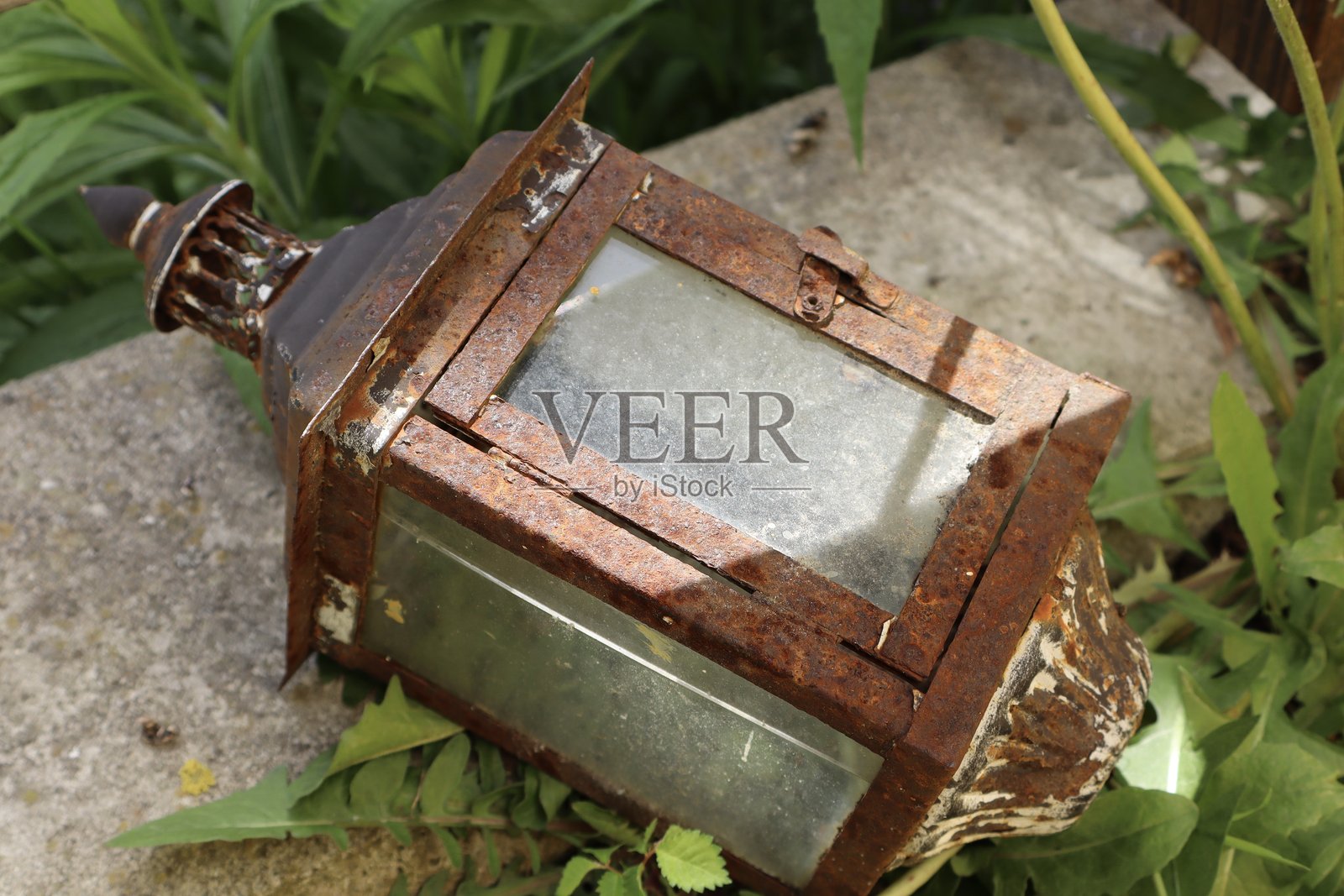 生锈的旧灯笼照片摄影图片