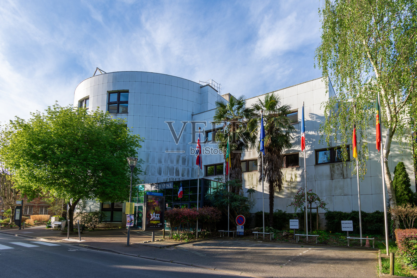 法国龙日莫市市政厅的外观照片摄影图片