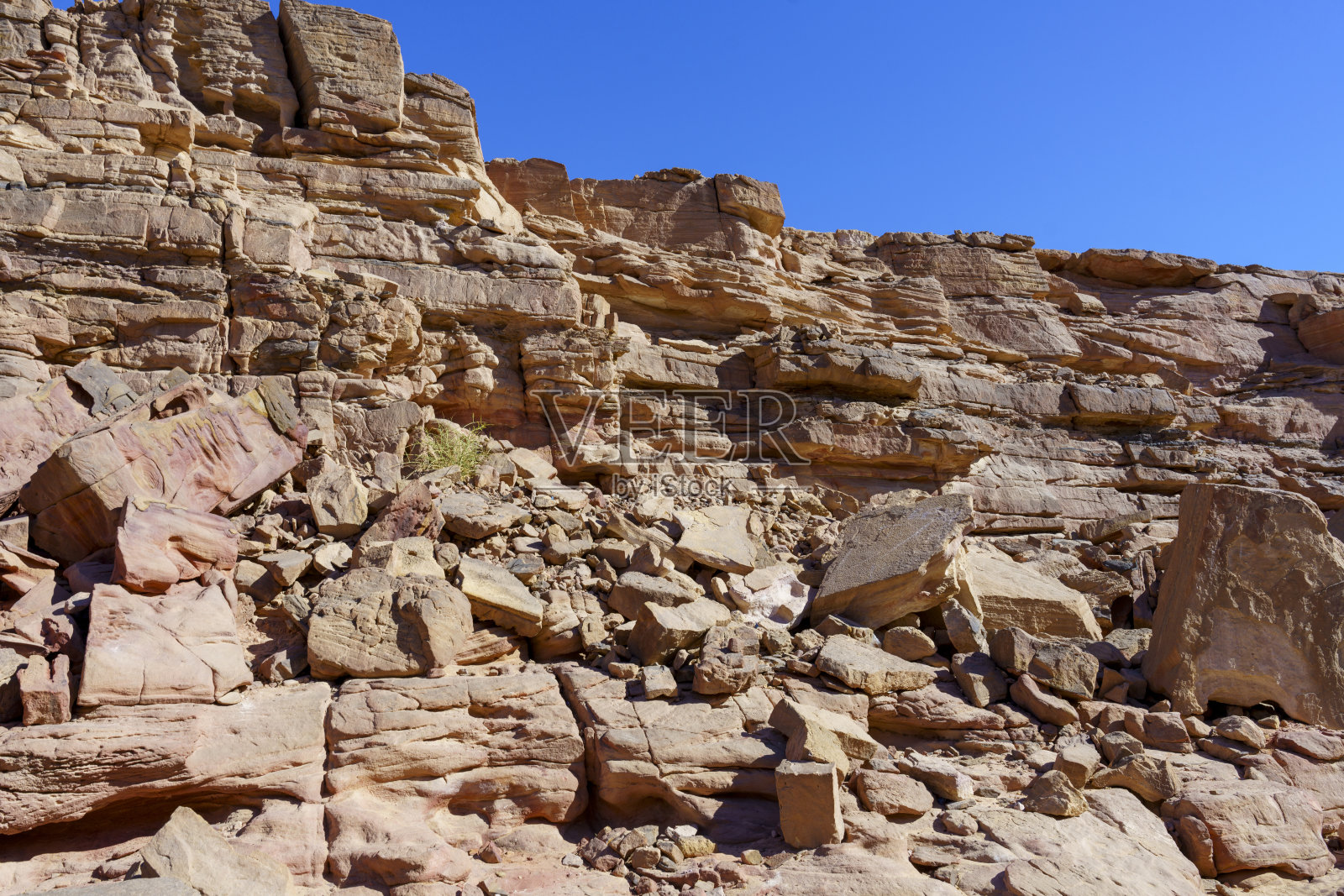 岩石悬崖与蓝天背景照片摄影图片