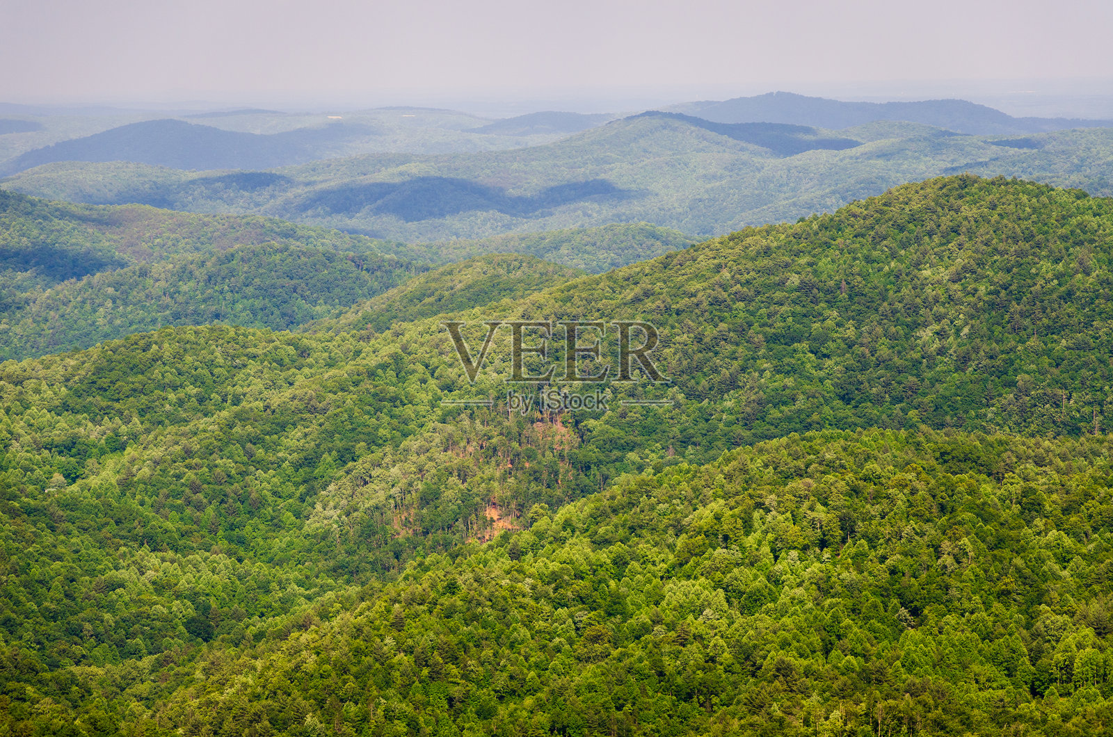 蓝岭公园大道，著名的公路连接香农多国家公园与大烟山国家公园照片摄影图片