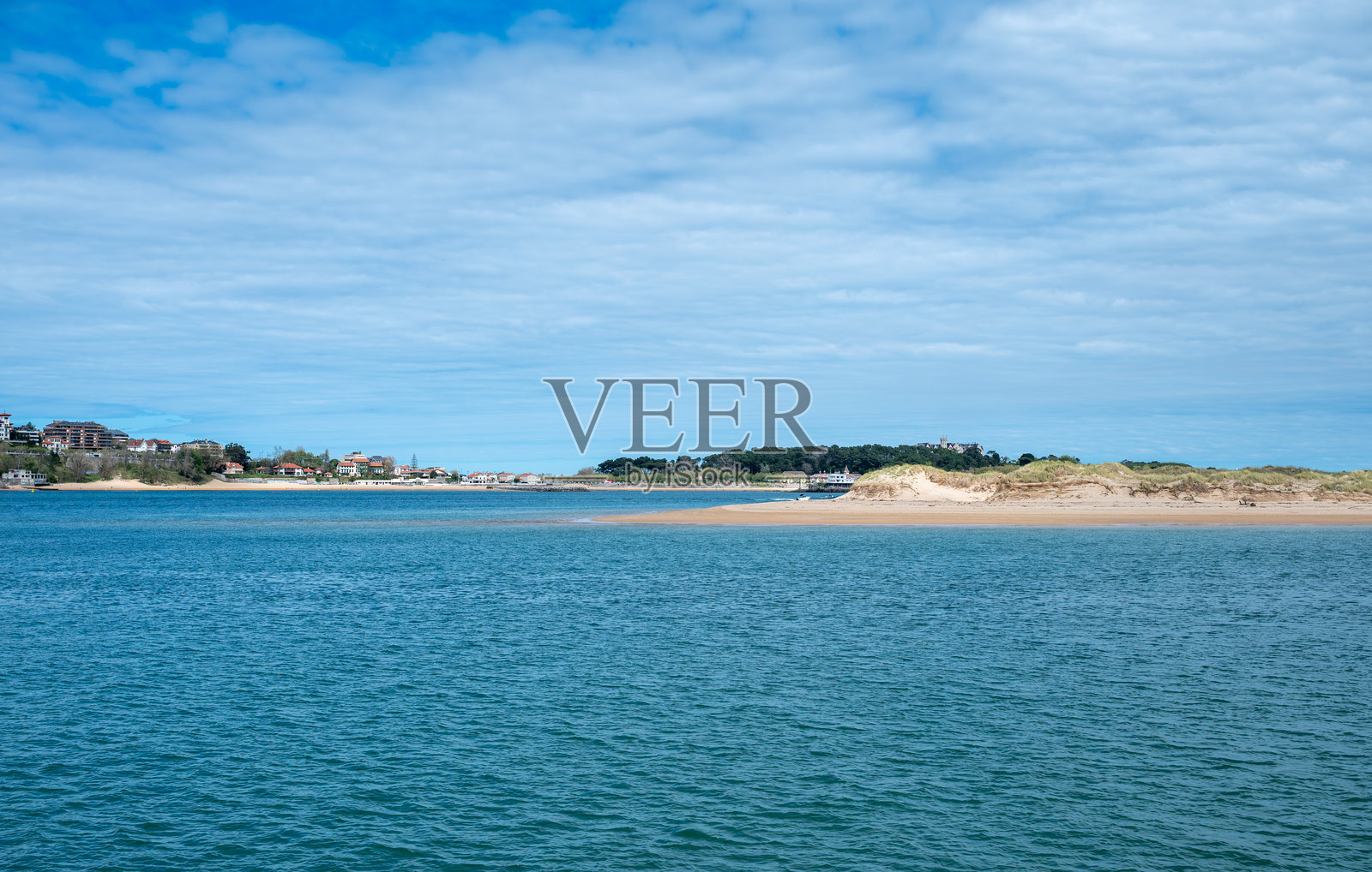 西班牙北部美丽的海岸城市桑坦德照片摄影图片