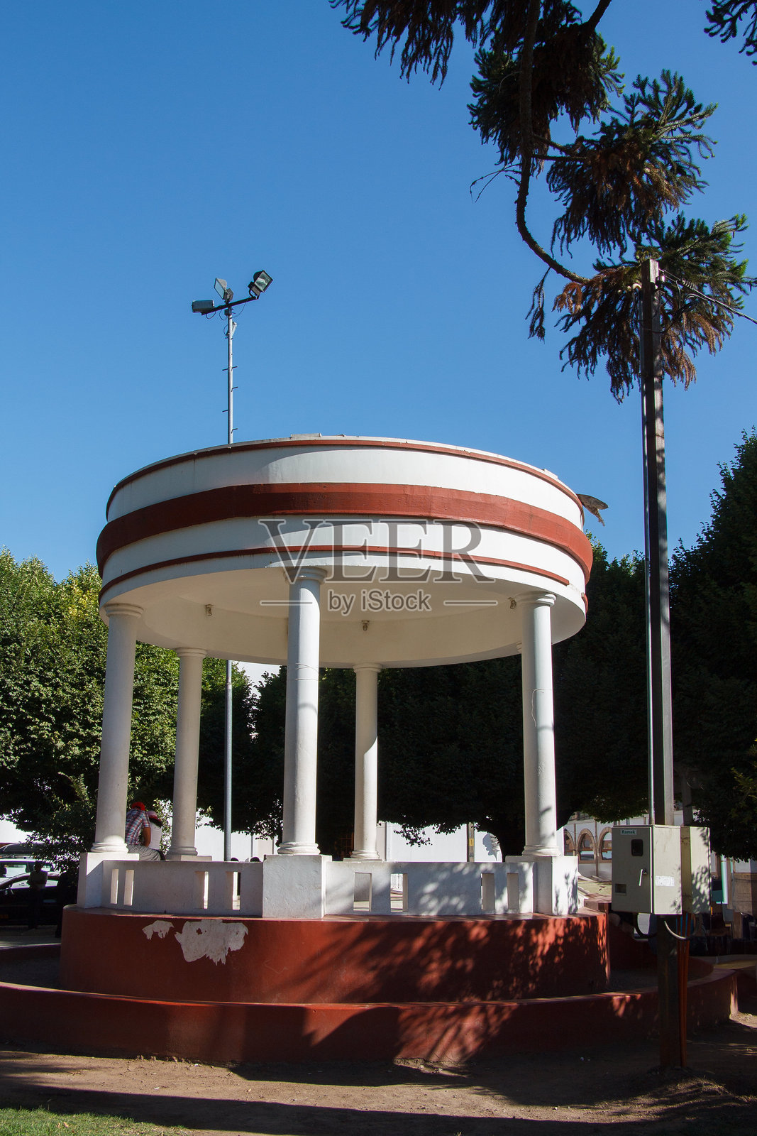 智利科尔查瓜谷酒庄的圣克鲁斯武器广场历史悠久的凉亭照片摄影图片