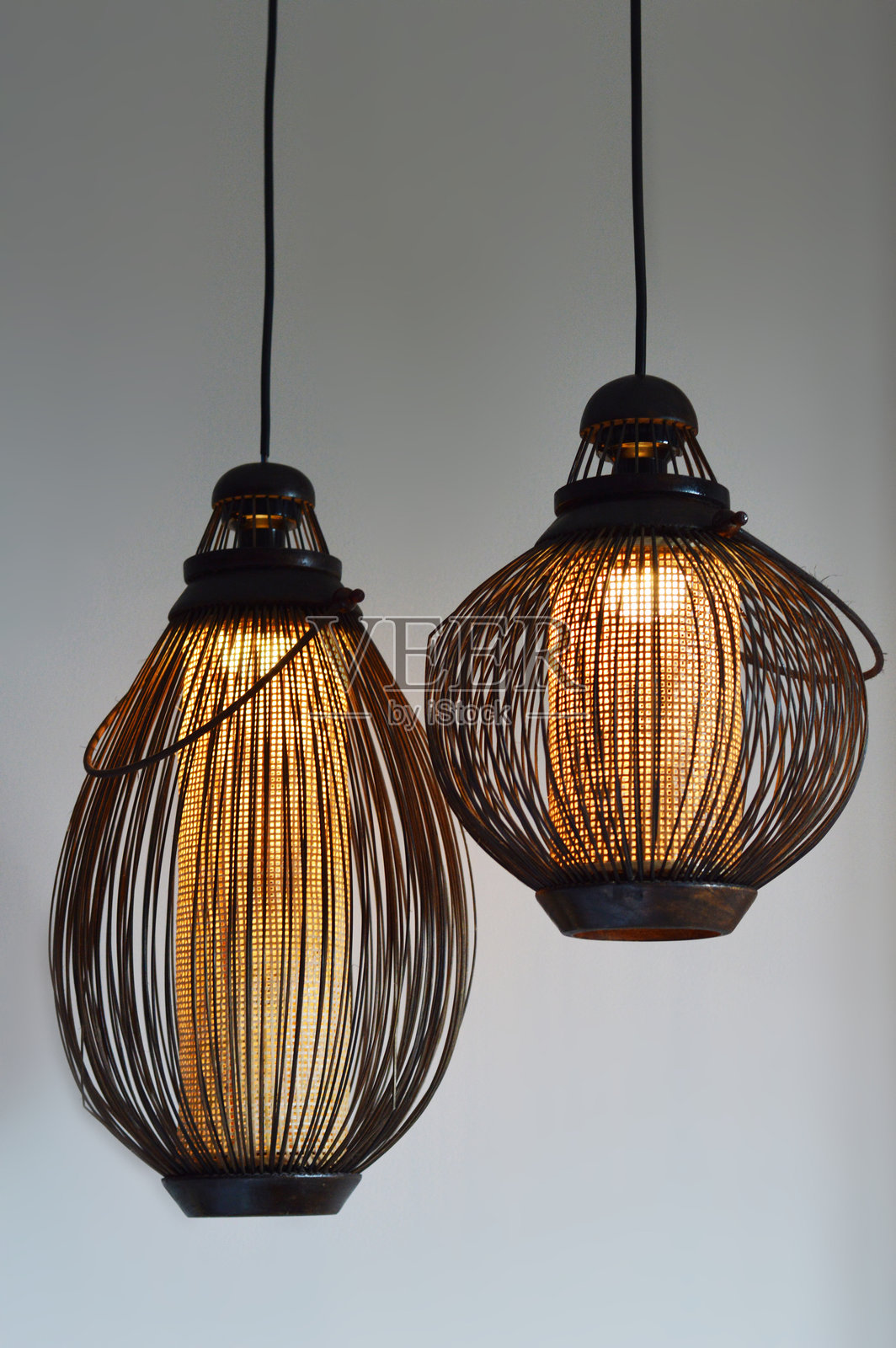 美丽的定制竹制灯罩设计，采用天然材料。照片摄影图片