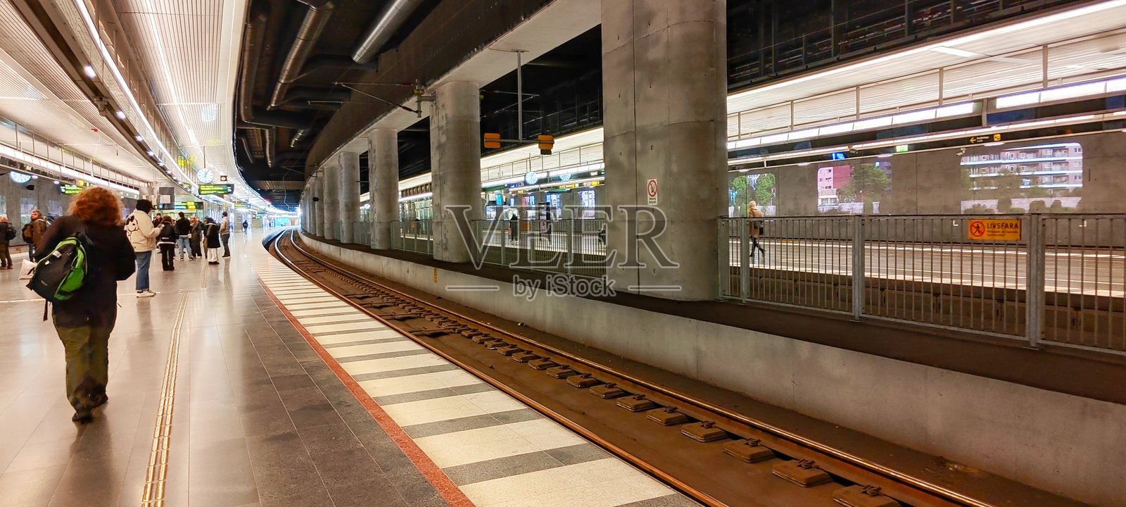 瑞典现代化的地下火车站照片摄影图片