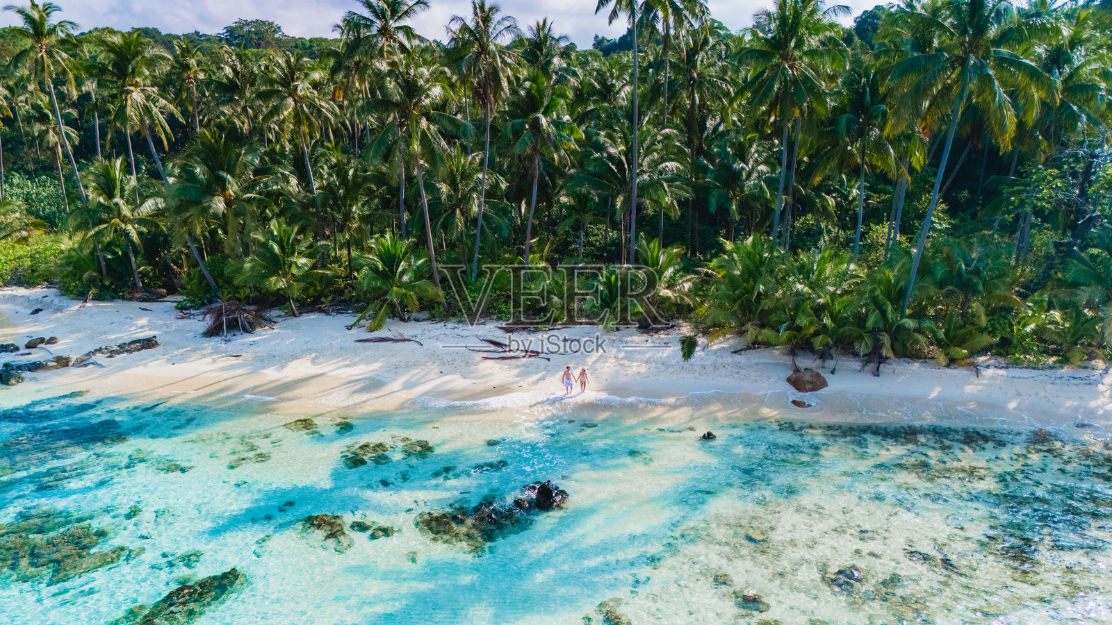 令人惊叹的鸟瞰图展示了美丽的泰国高岛热带海滩照片摄影图片