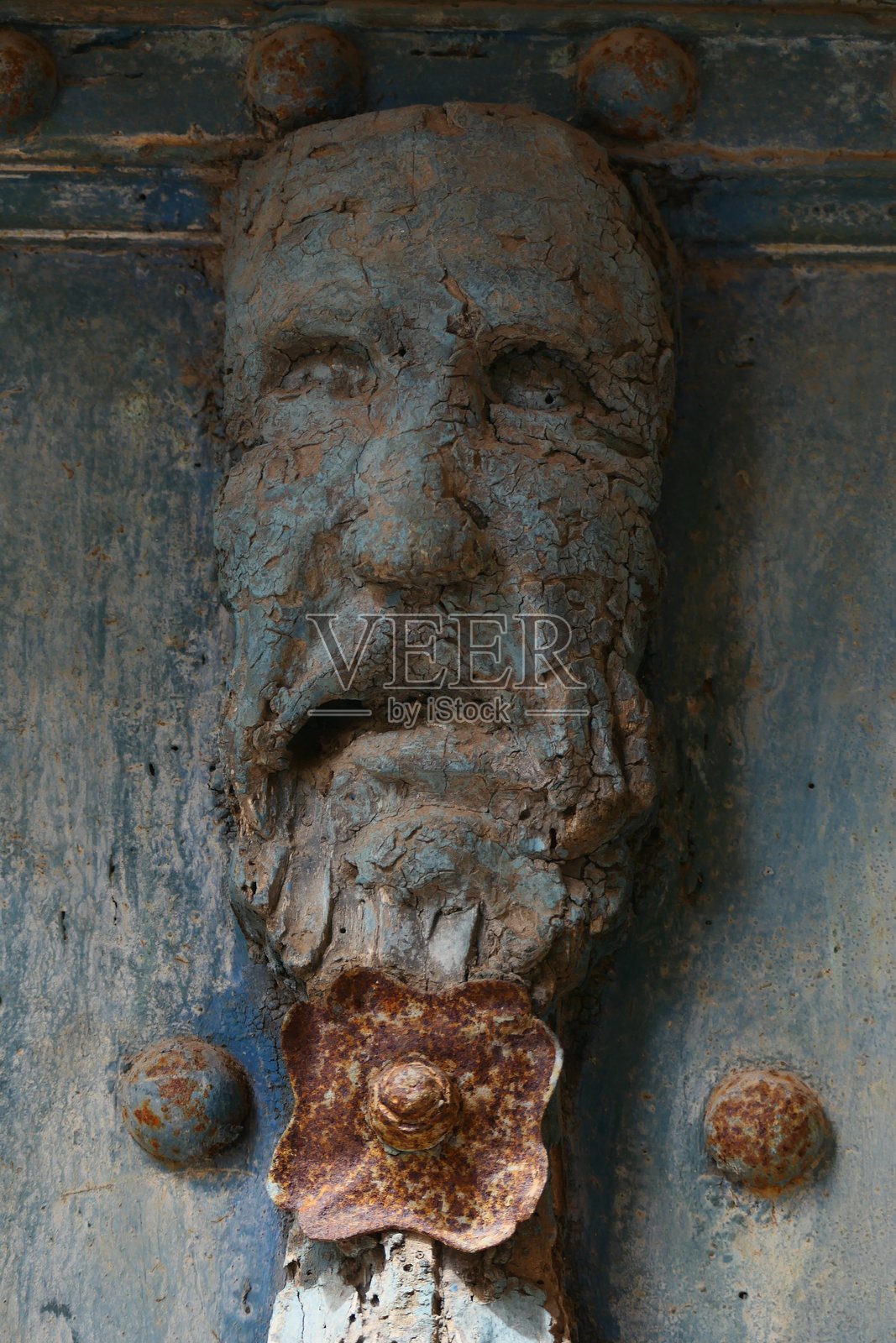 佩泽纳斯，圣约翰耶路撒冷前指挥部入口门上方装饰的细节（埃罗省）照片摄影图片