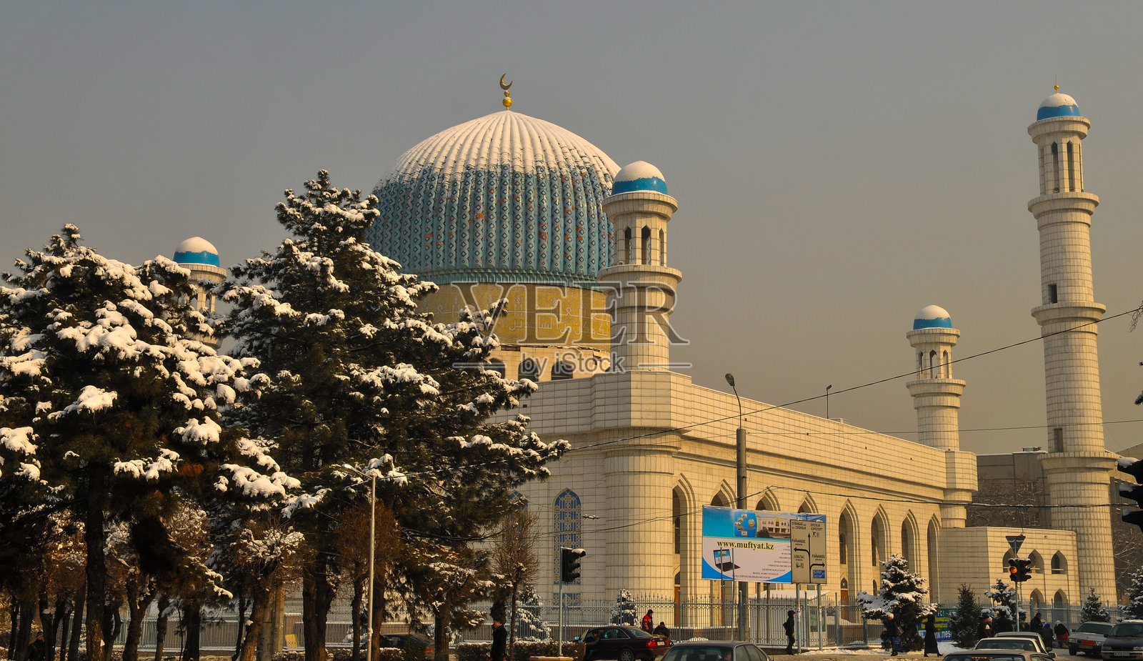 阿拉木图中央清真寺是阿拉木图及哈萨克斯坦最大的清真寺之一。照片摄影图片