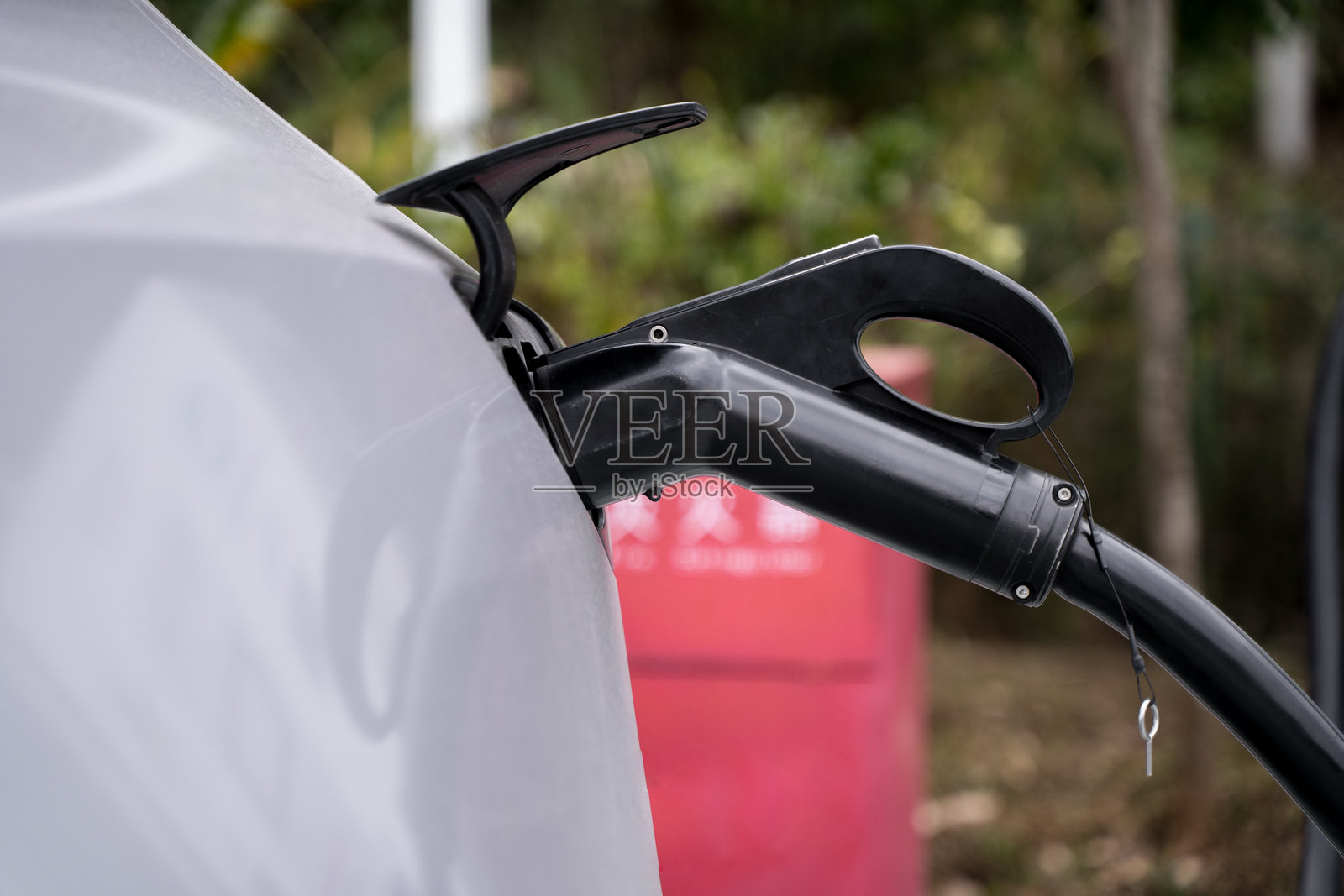 新能源车辆充电站照片摄影图片