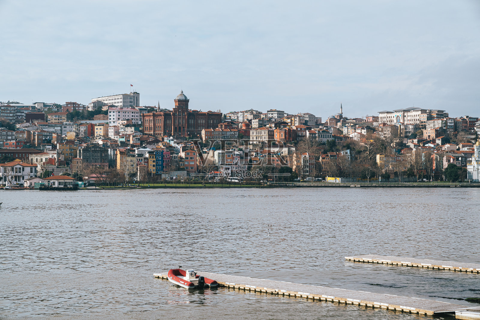 金角湾旁的五彩斑斓建筑照片摄影图片