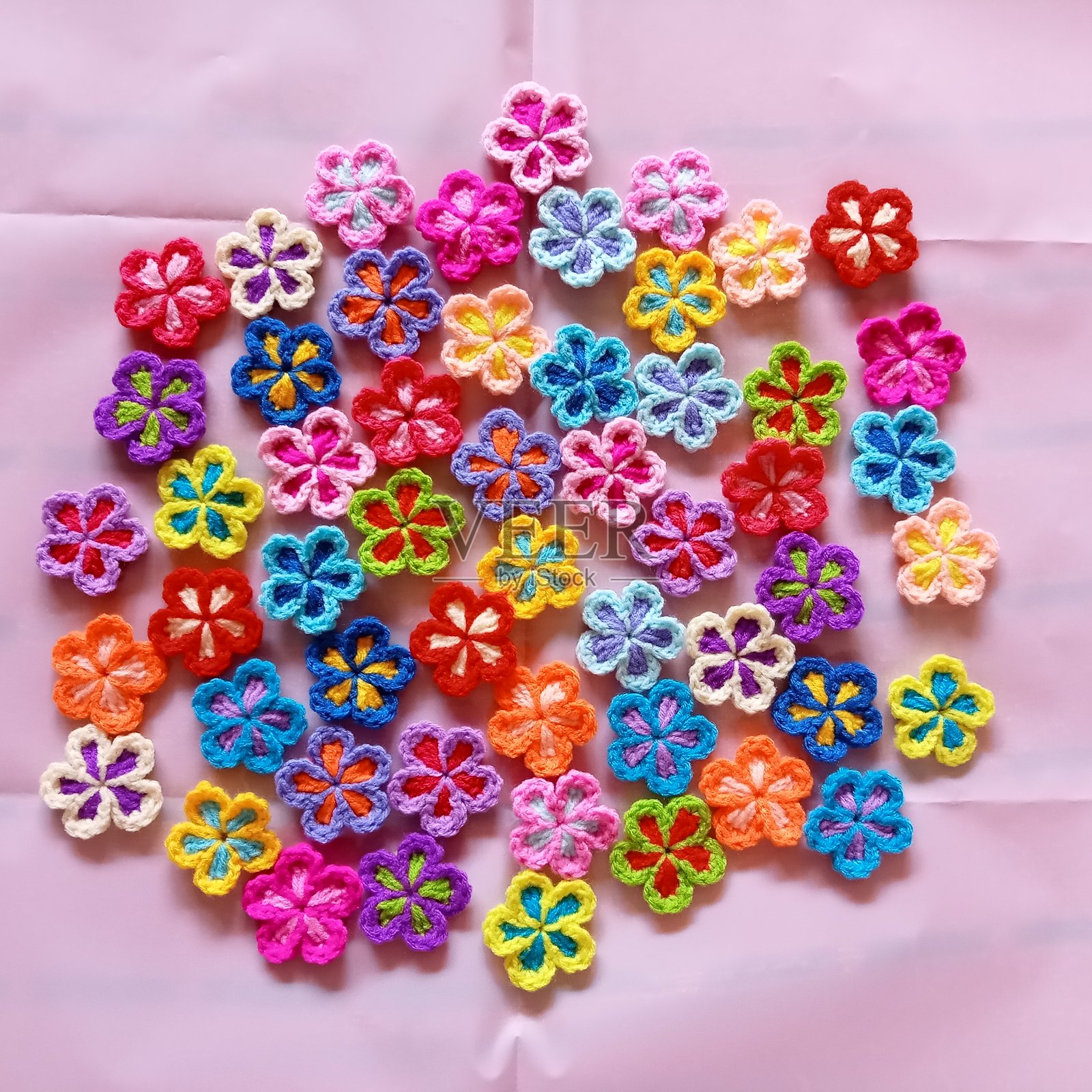 钩针编织的花朵，手工制作，用于手工艺插图，工艺背景纹理照片摄影图片