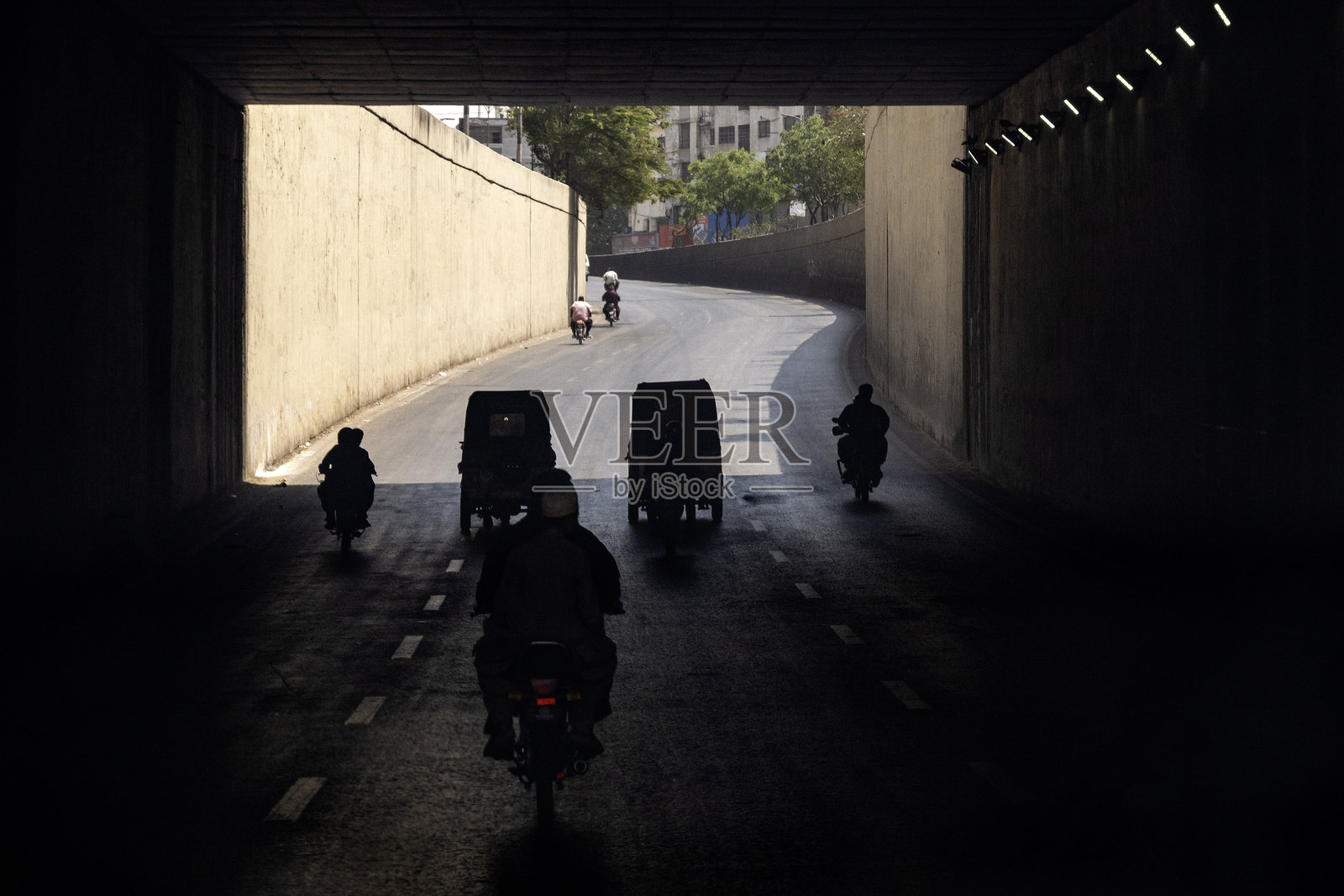 卡拉奇的桥梁和地下通道。交通与运输概念照片摄影图片