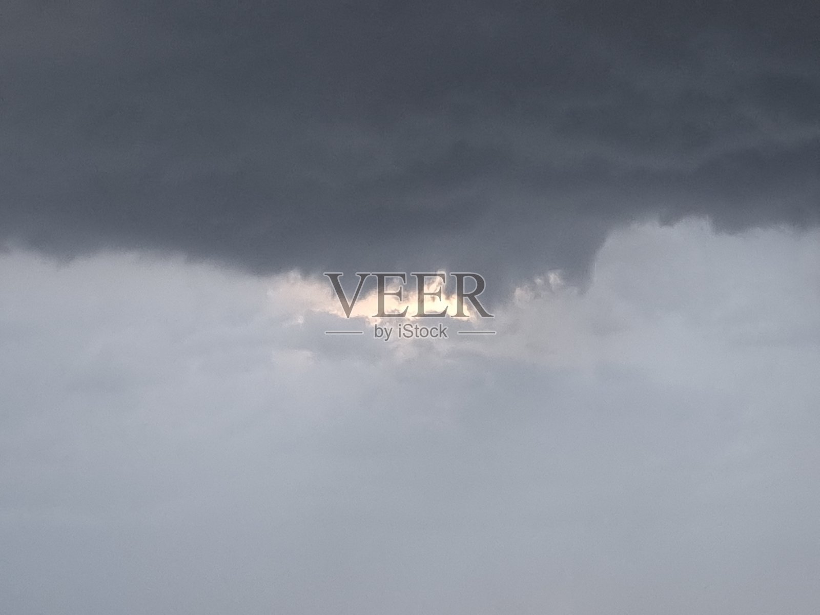 阴沉的傍晚天空照片摄影图片