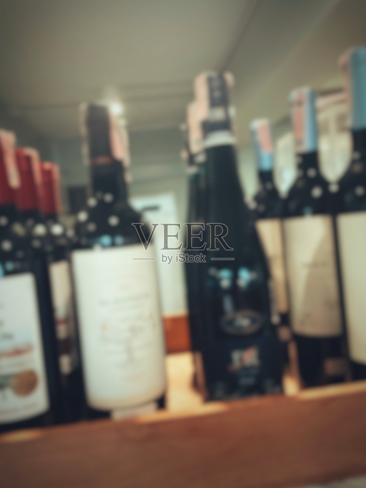 模糊的葡萄酒瓶饮品照片摄影图片